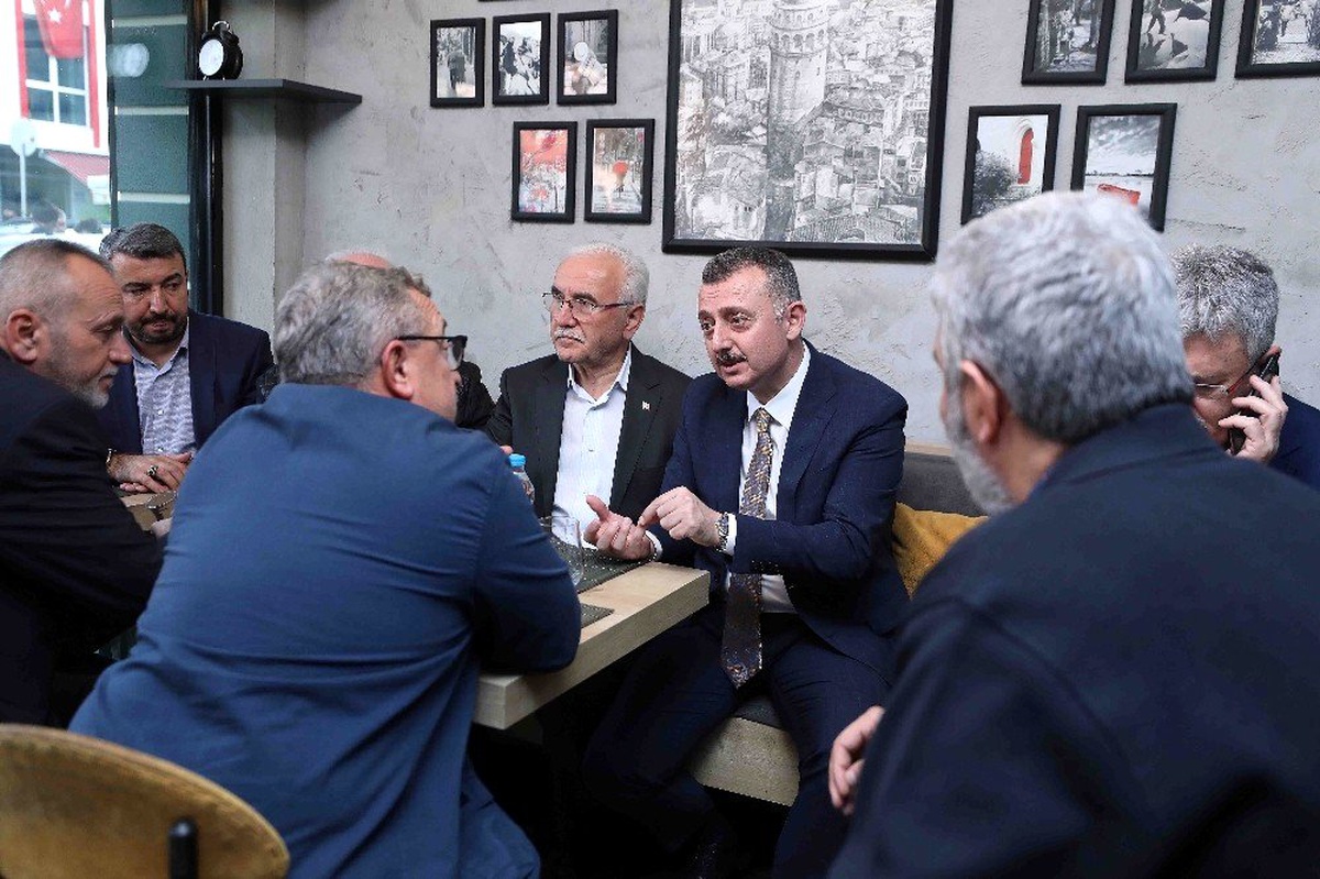 Büyükakın, İzmit\'te vatandaşlarla buluştu