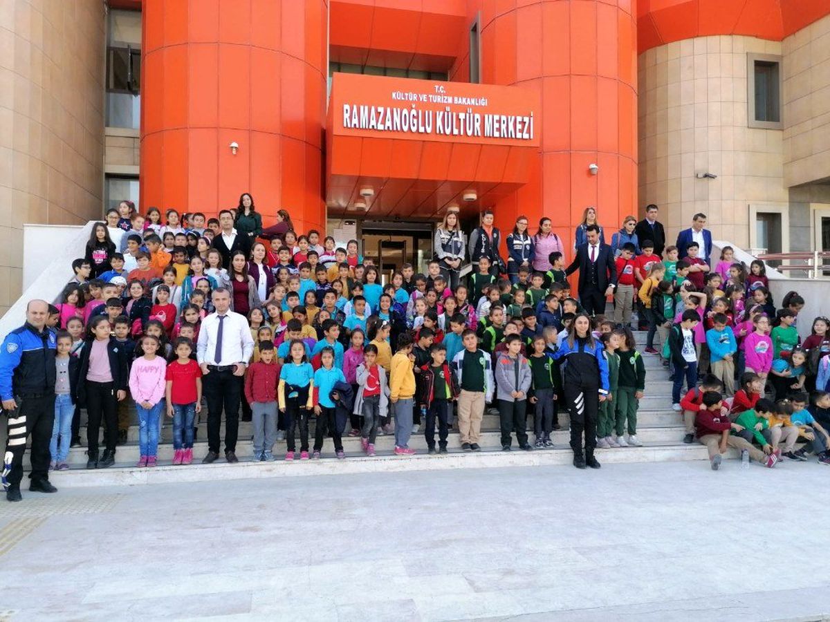 Ceyhan polisi çocukları tiyatroyla buluşturdu