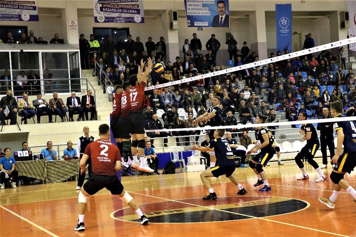 Challenge Kupası\'nda Tokat Belediye Plevnespor, Kazincbarcika\'ya set vermedi