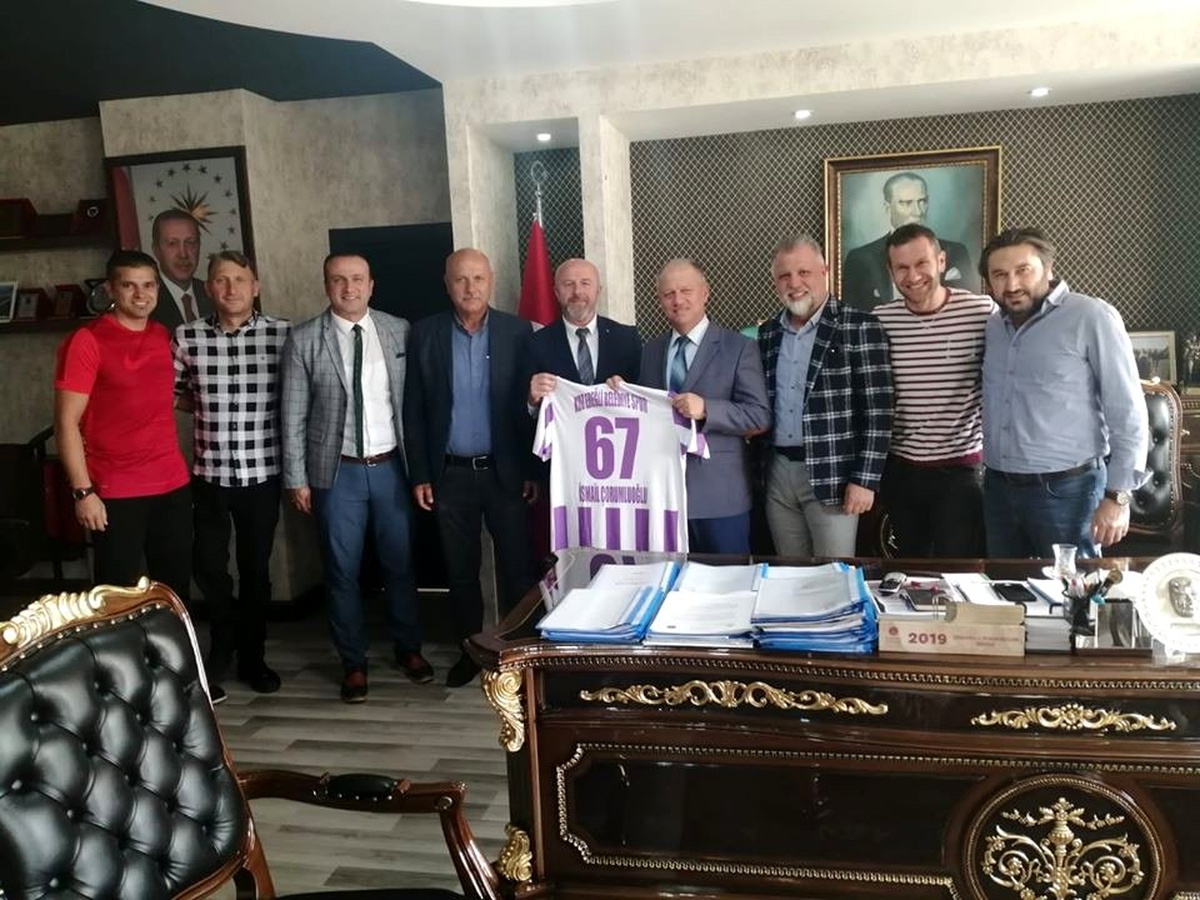 Ereğli Belediyespor\'dan İlçe Kaymakamına forma