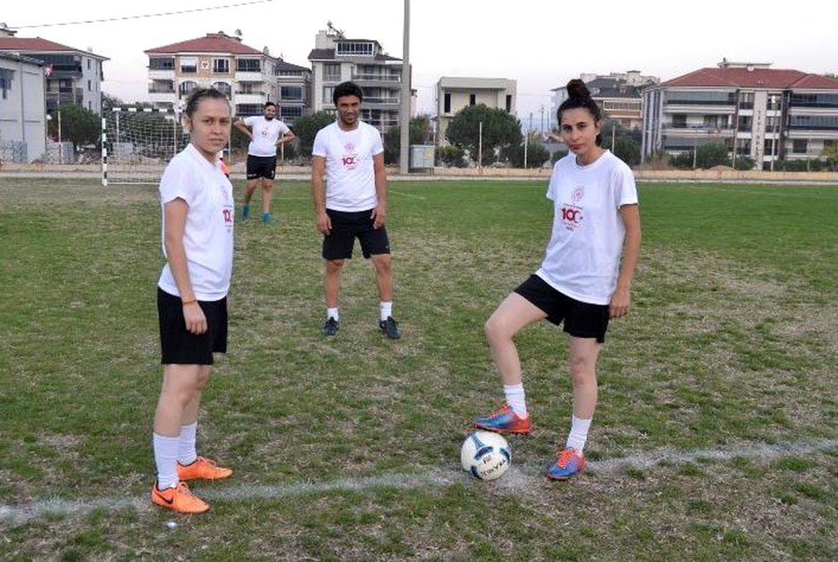 Erkek futbol takımı kadrosunu kadın memurlar tamamladı