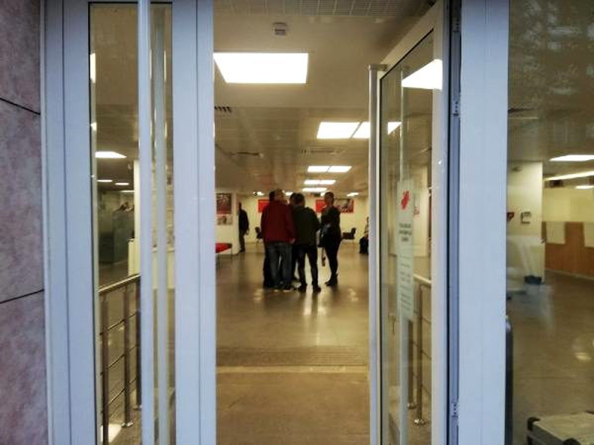 Esenler\'de soygun girişiminde bulunan silahlı şüpheliyi vatandaşlar yakaladı (1)