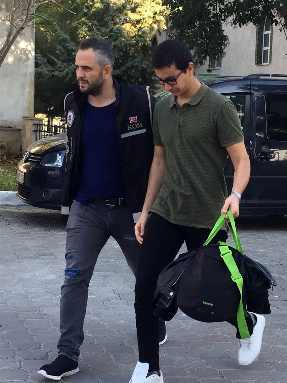 FETÖ\'den aranan şüpheli teslim oldu