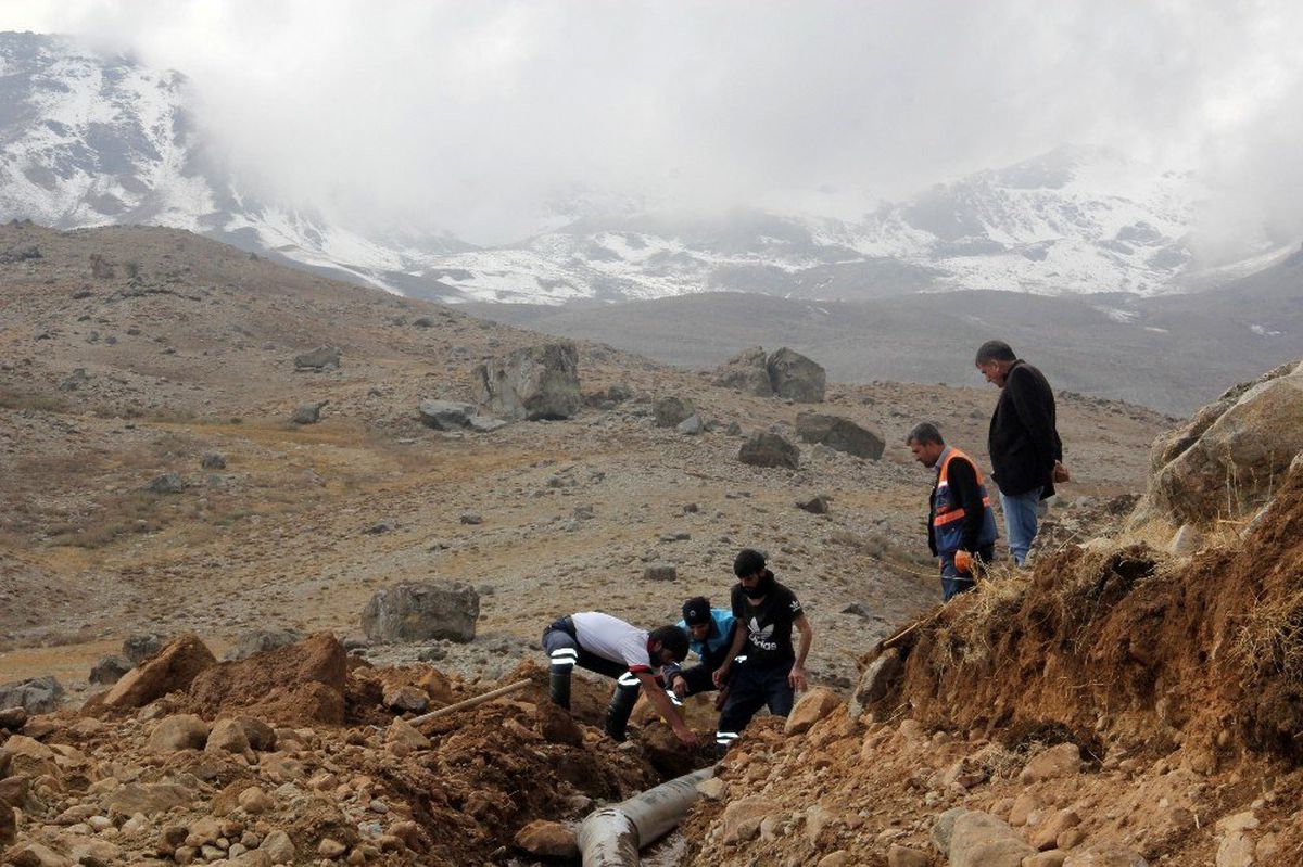 Hakkari\'de eski su hatları tarihe karışıyor
