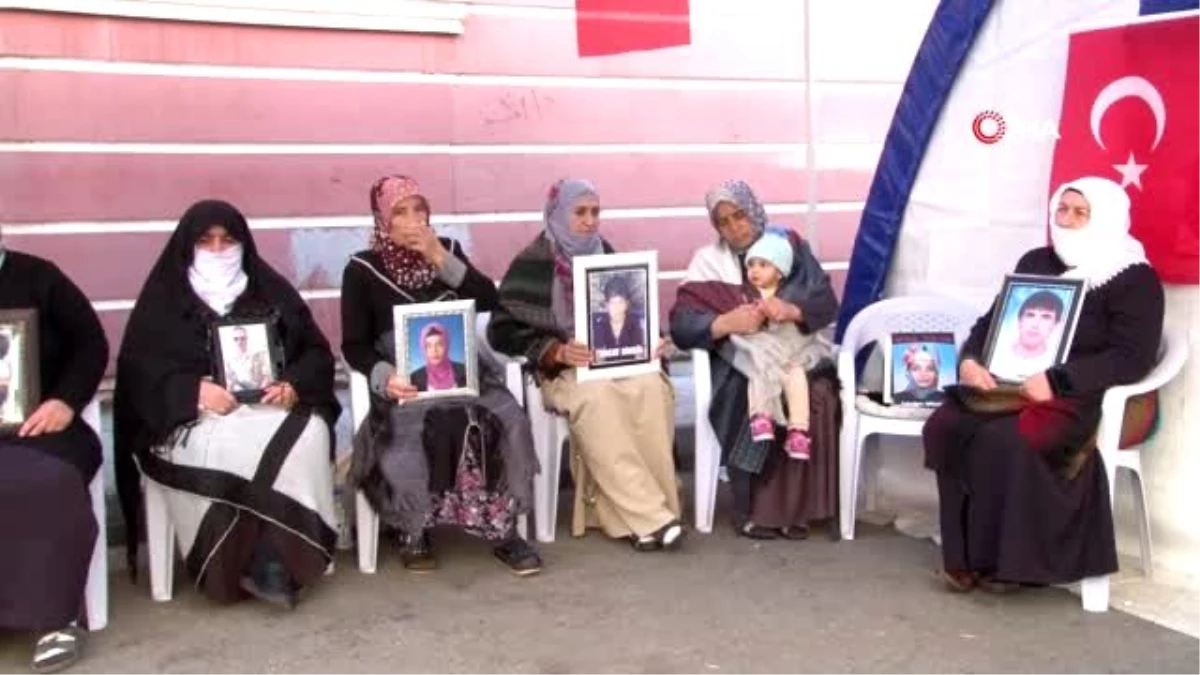 HDP önündeki ailelerin evlat nöbeti 72\'nci günde