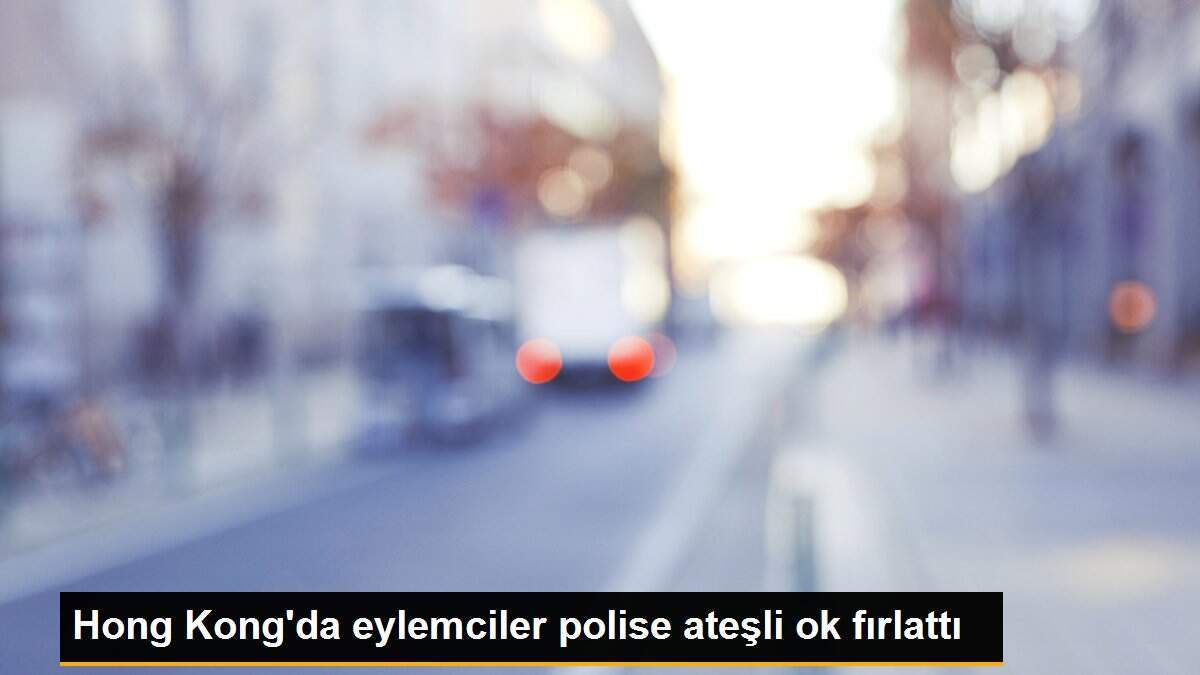 Hong Kong\'da eylemciler polise ateşli ok fırlattı