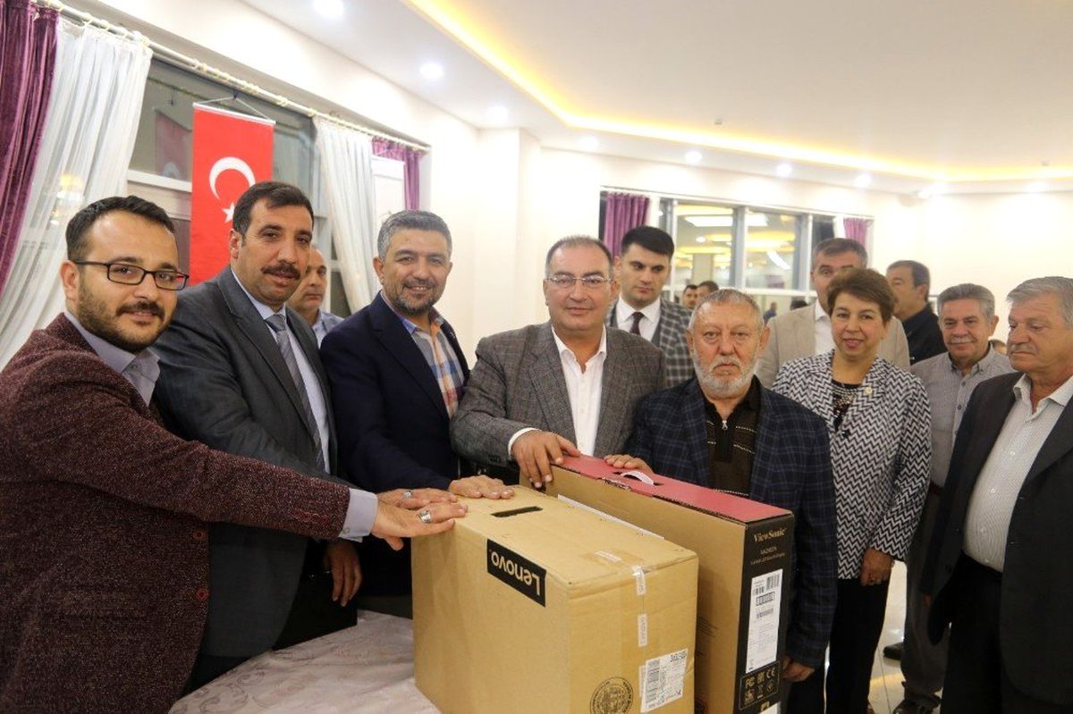 Kilis Belediyesinden muhtarlara bilgisayar desteği