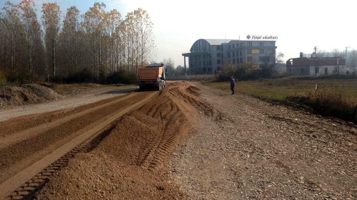 Kış öncesi asfalt çalışmasına devam