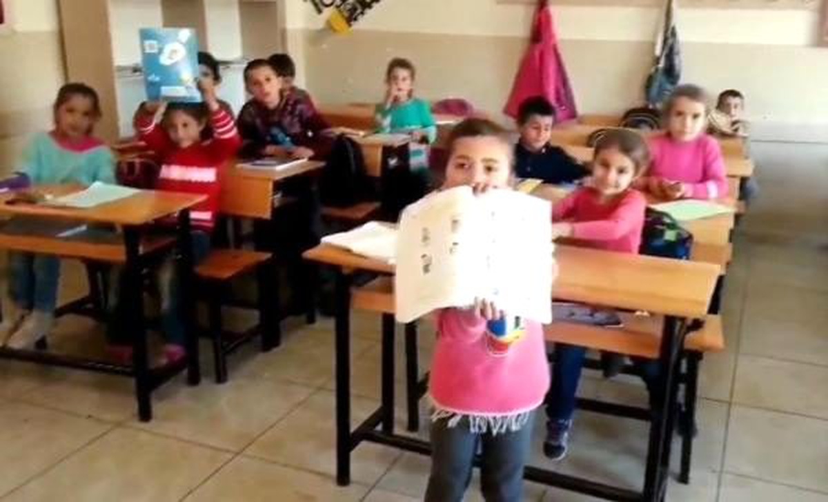 Köy okulunda en eğlenceli İngilizce dersi