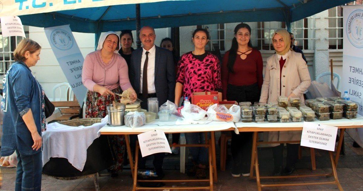 Kütüphane için kermes düzenlediler