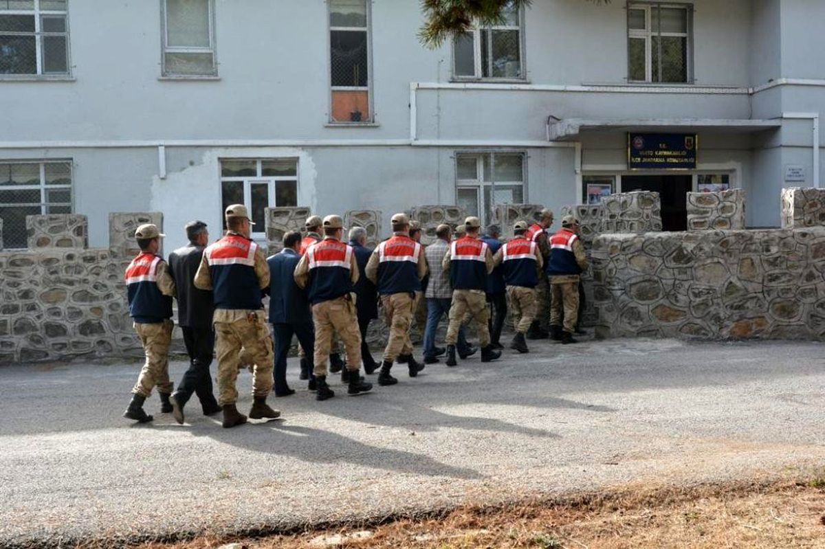 Muş\'ta terör operasyonu: 6 muhtara gözaltı