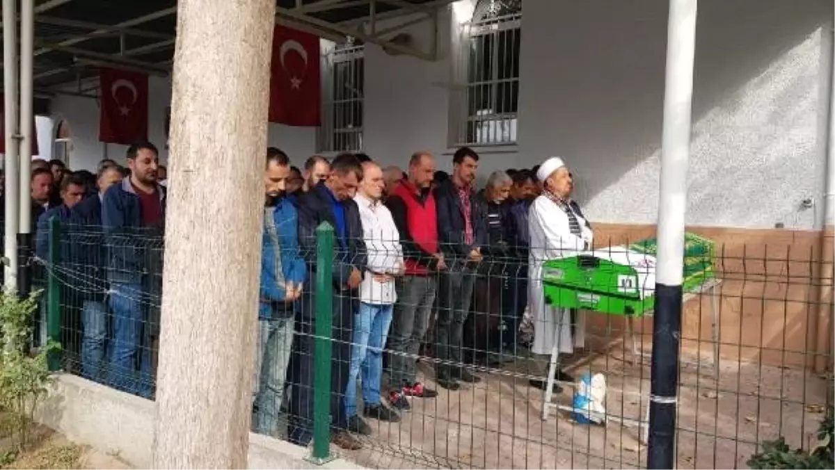 Otomobil çarpmasıyla ölen motosiklet sürücüsü toprağa verildi