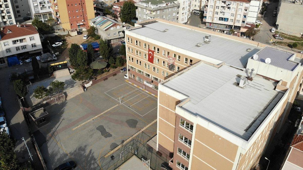 (Özel) Pendik\'te lisede şok eden olay