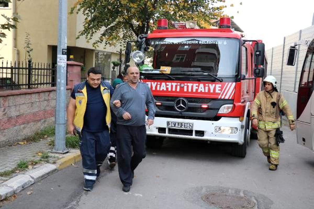 Pendik\'te yangın paniği, 3 kişi dumandan etkilendi