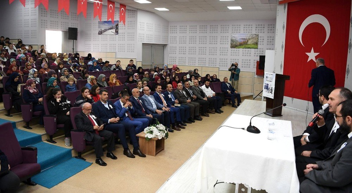 "Peygamberimiz ve Aile" Kartepe\'de konuşuldu
