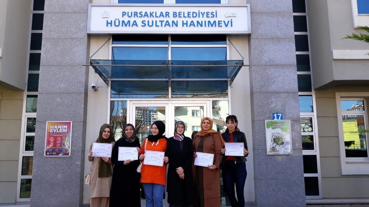 Pursaklar\'da kursiyerlerin sertifika heyecanı