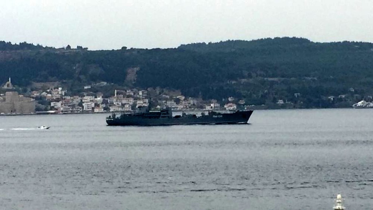 Rus savaş gemisi Çanakkale Boğazı\'ndan geçti