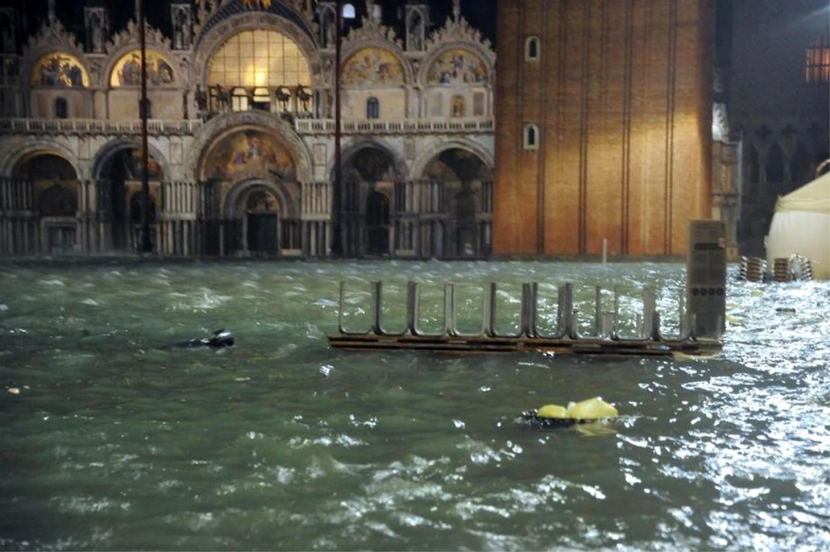 Şiddetli yağışlar Venedik\'i vurdu: 2 ölü
