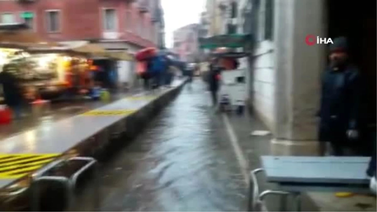 Şiddetli yağışlar Venedik\'i vurdu: 2 ölü