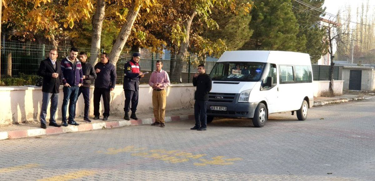 Şuhut jandarma trafik ekiplerinden \'Önce yaya\' uygulaması