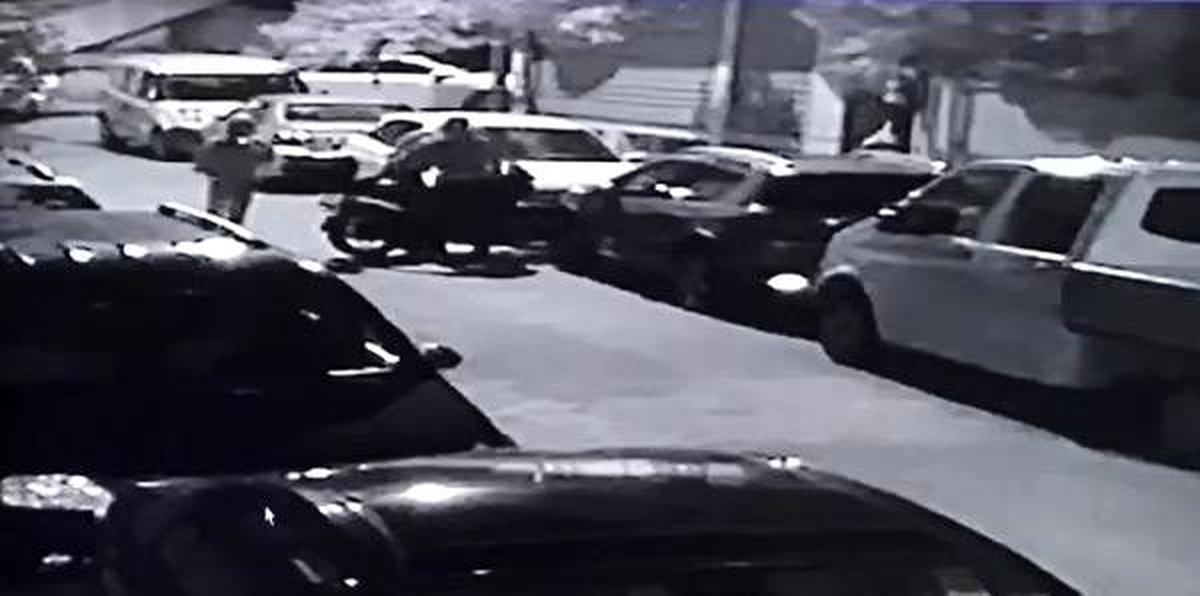 Sultangazi\'de motosiklet çalan şüpheliler kamerada