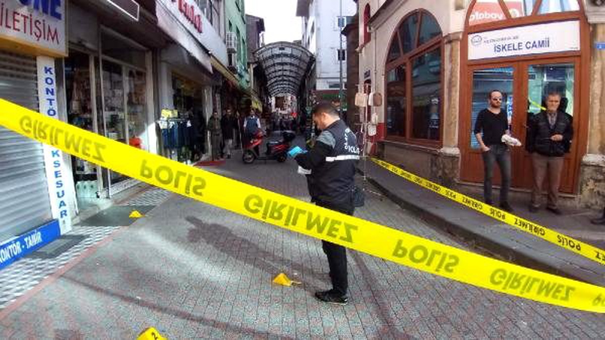 Telefon dükkanı kurşun yağmuruna tutuldu