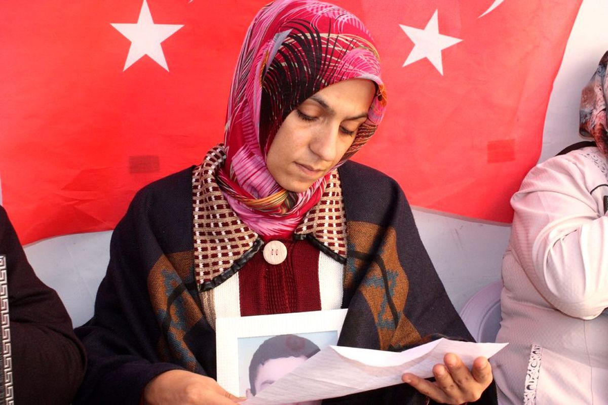 Teslim olan terörist Diyarbakır\'da eylem yapan annelere mektupla destek verdi