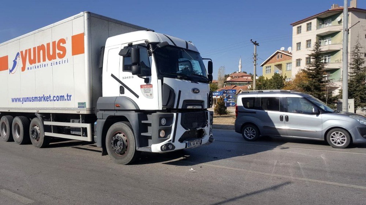 Tır otomobil ile çarpıştı: 1 ölü