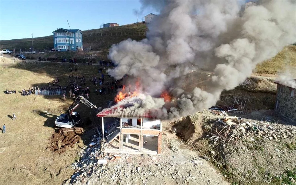 Trabzon\'da yayla ve meralardaki kaçak yapılar yıkılıyor