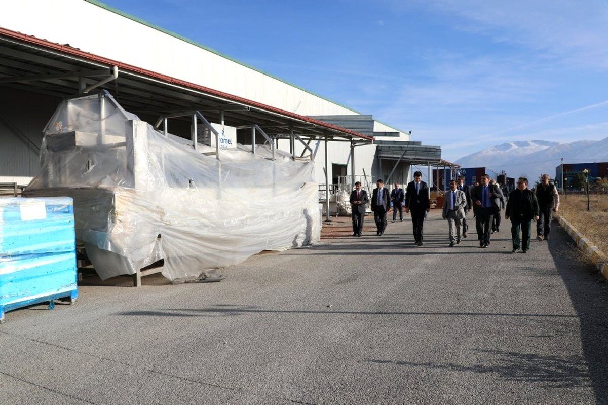 Vali Arslantaş, Süt İşleme Tesisinde incelemelerde bulundu