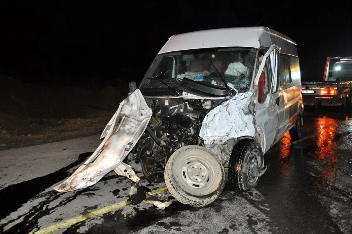 Yüksekova\'da zincirleme kaza: 7 yaralı