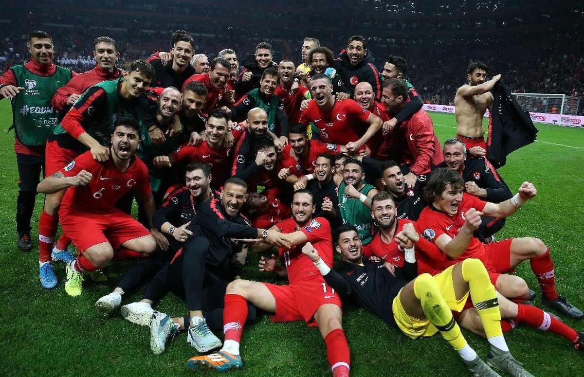 2020 Avrupa Futbol Şampiyonası Elemeleri H Grubu 9. maçında Türkiye, İzlanda ile berabere kalarak...
