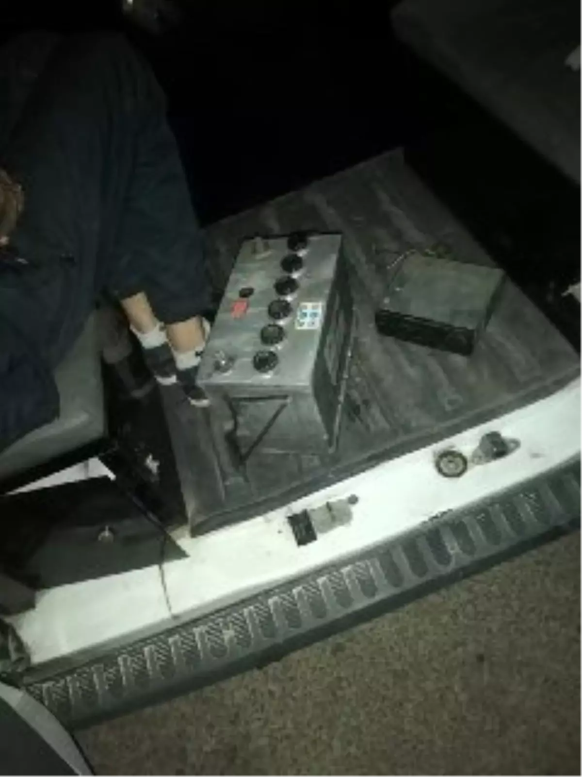 Akü hırsızları kaçamadan yakalandı