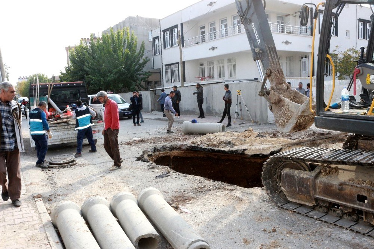 Alt yapı çalışmaları sırasında göçük: 1 yaralı