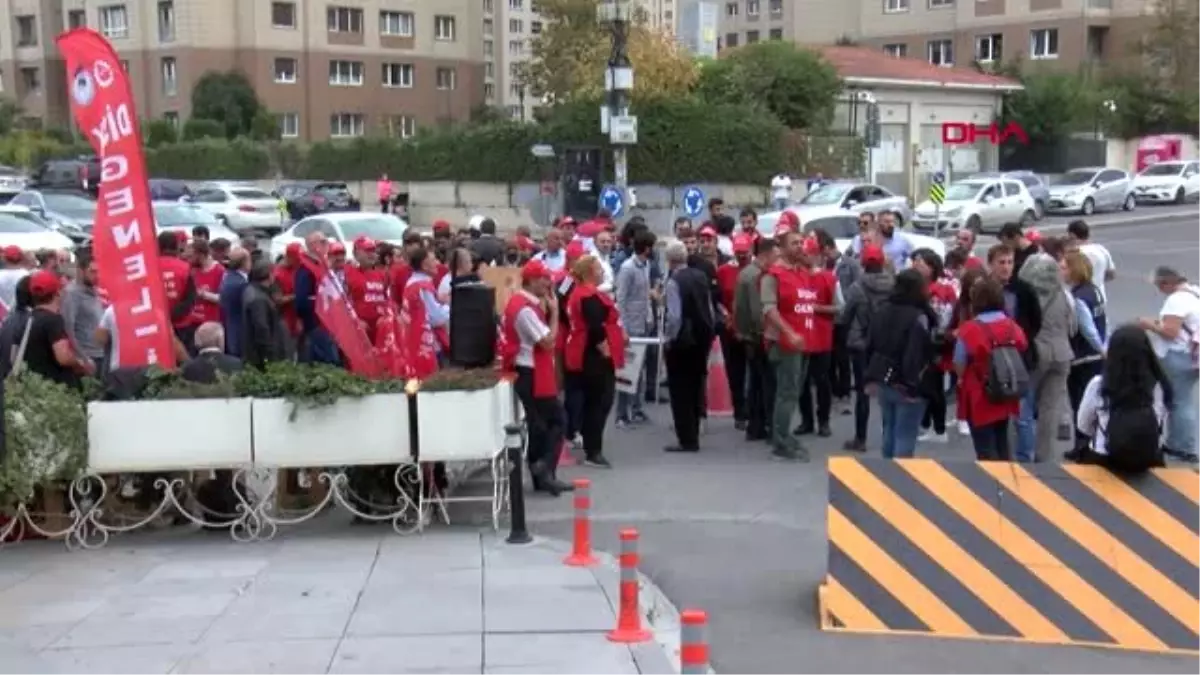 Ataşehir belediyesi önündeişten atılanlar geri alınsın eylemi