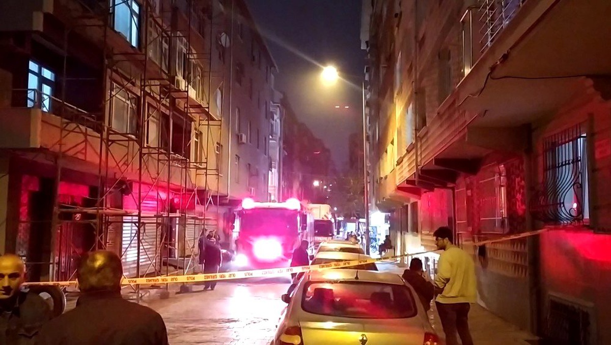 Bahçelievler\'de korkutan yangın: 9 kişi dumandan etkilendi