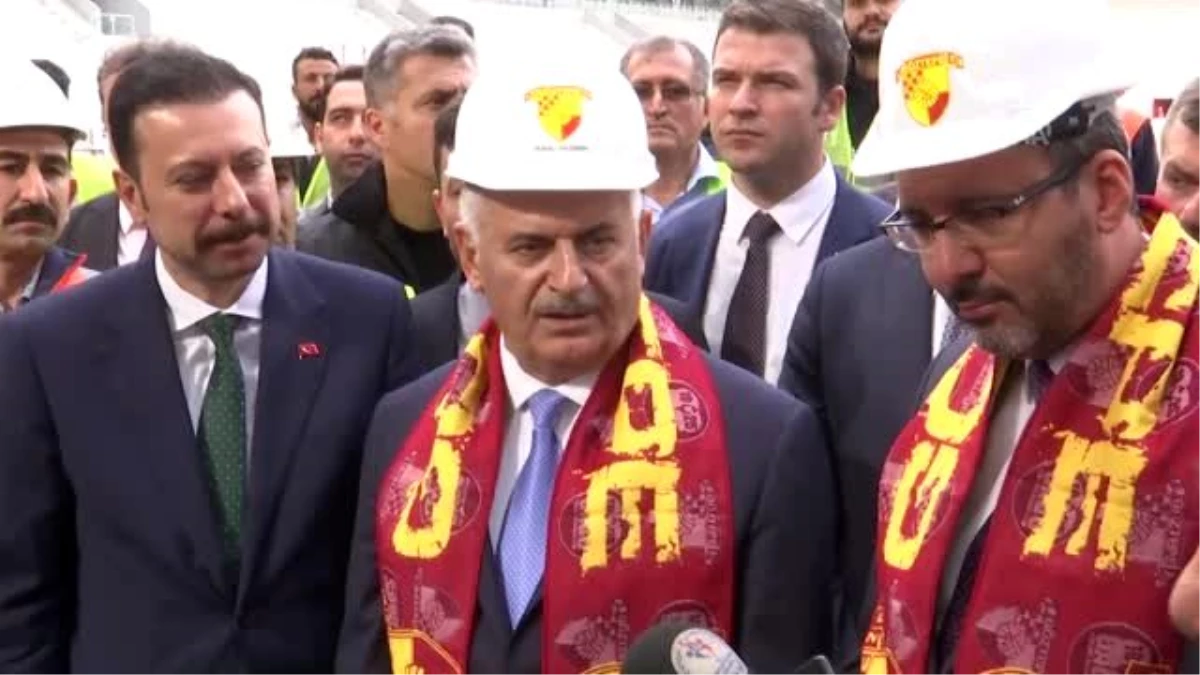 Bakan Kasapoğlu, İzmir\'de yapımı süren statları inceledi (2)