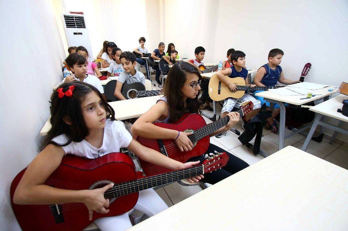 Bayraklı Belediyesi tıpkı akademi gibi çalışıyor