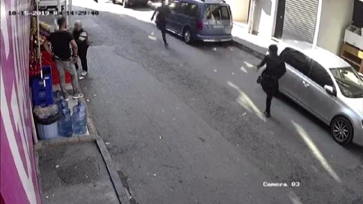 Beyoğlu\'nda kapkaççıyı böyle kovaladı