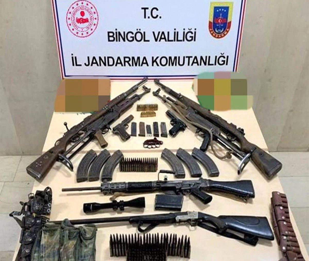 Bingöl\'de iki eve operasyon: çeşitli silahlar ele geçirildi
