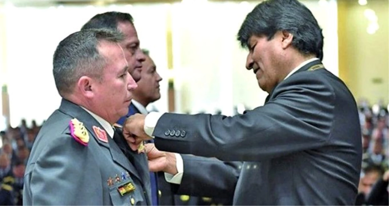 Bolivya Devlet Başkanı Evo Morales\'i darbe tehdidiyle indiren Genelkurmay Başkanını yeni başkan görevden aldı