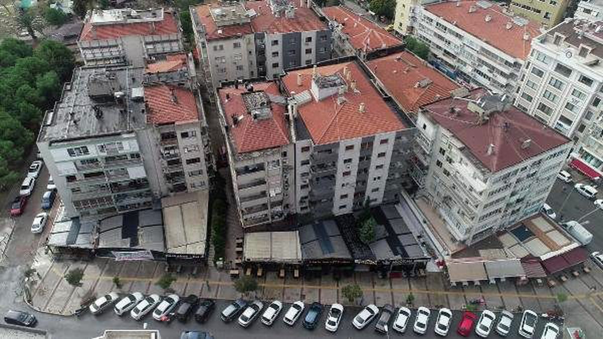 Bostanlı\'daki eğik binaların tahliyesine başlandı