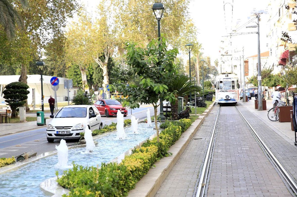 Büyükşehir\'den Işıklar\'a 12 bin 500 adet çiçek