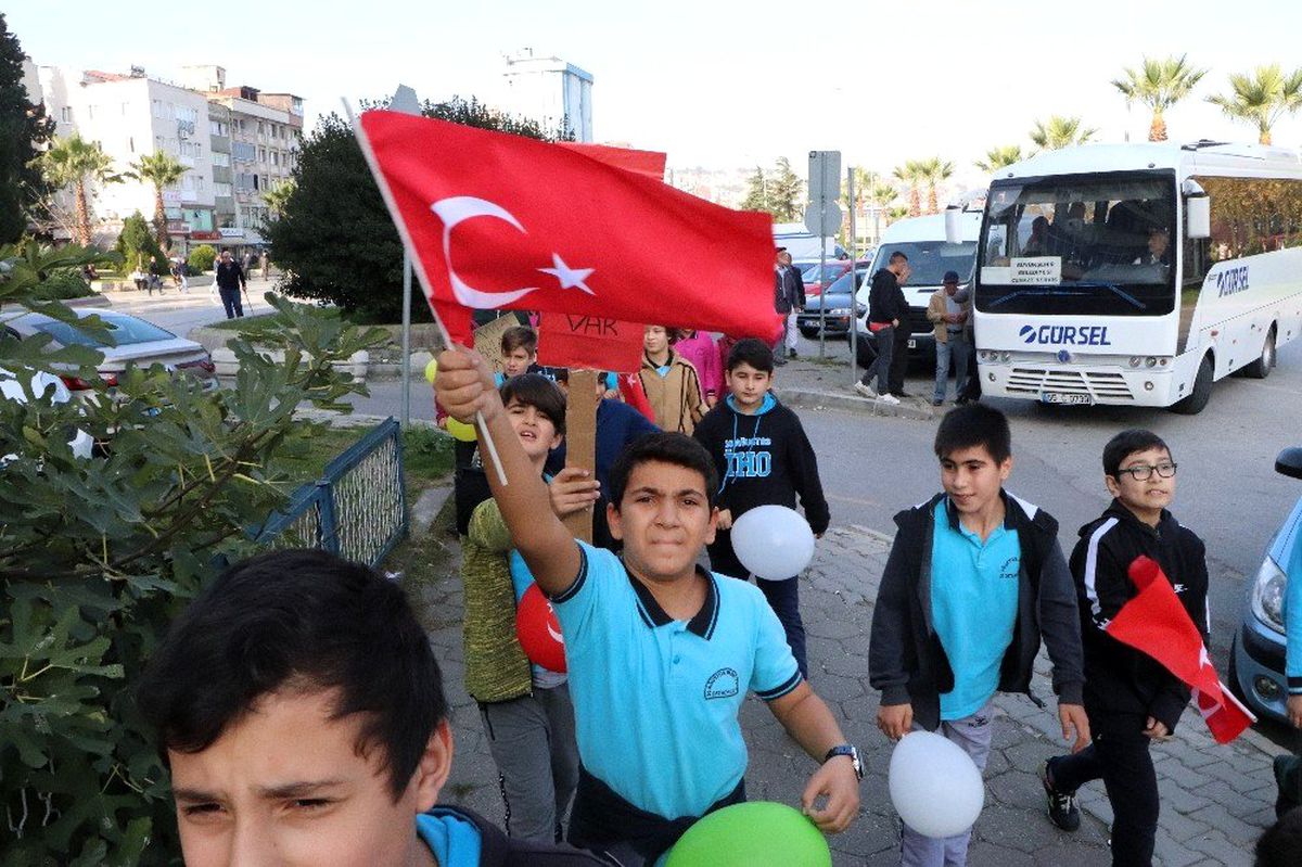 Çocuk hakları için yürüdüler