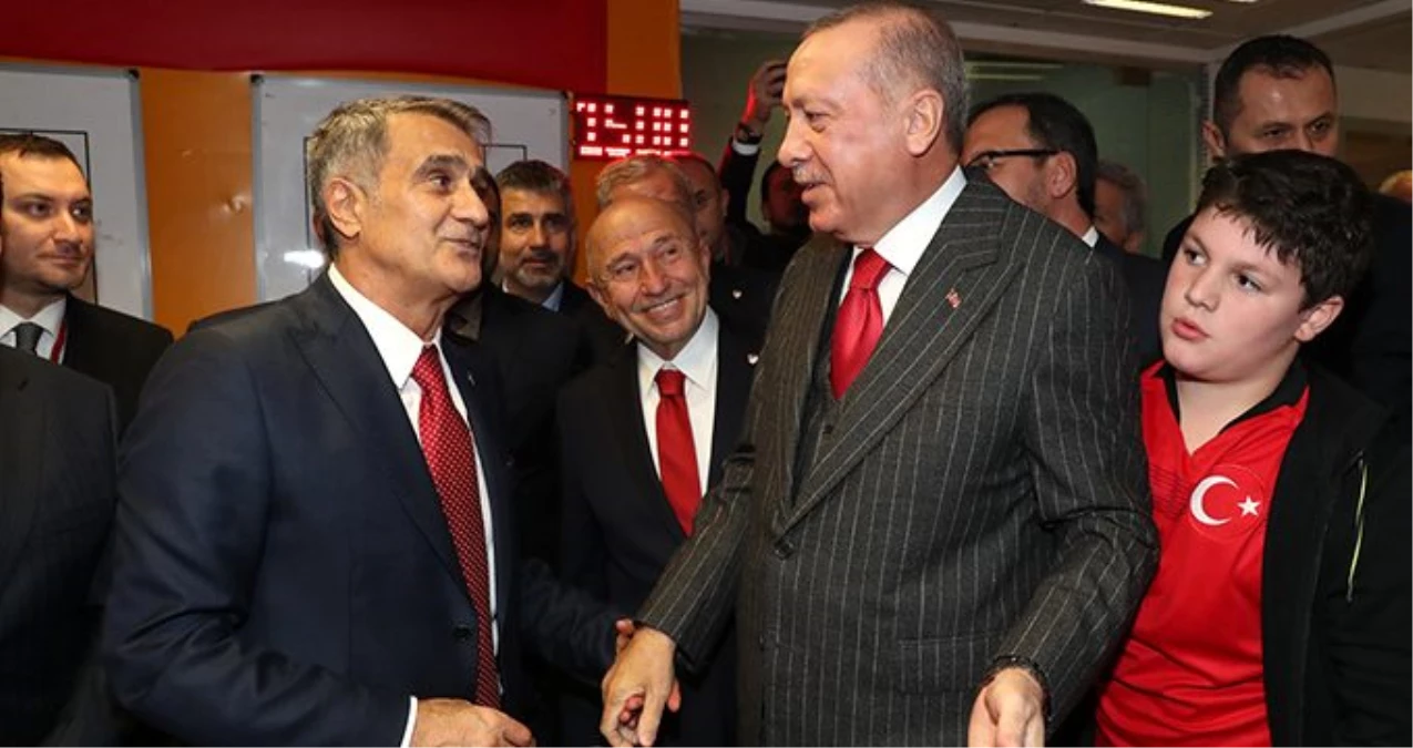 Cumhurbaşkanı Erdoğan, milli oyuncuları tek tek tebrik etti!