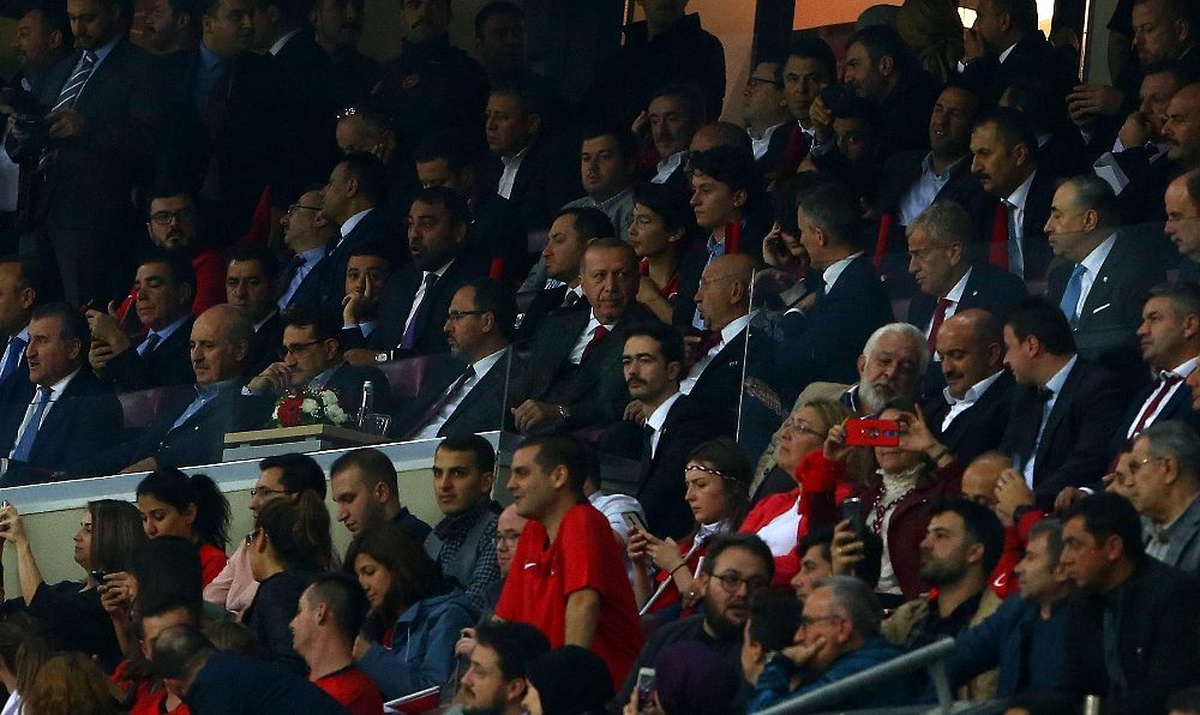Cumhurbaşkanı Erdoğan milli takımı yalnız bırakmadı