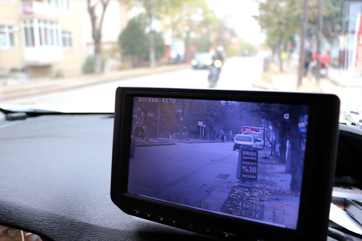 Edirne\'de trafik kurallarına uymayan sürücülere ihlalleri izletildi
