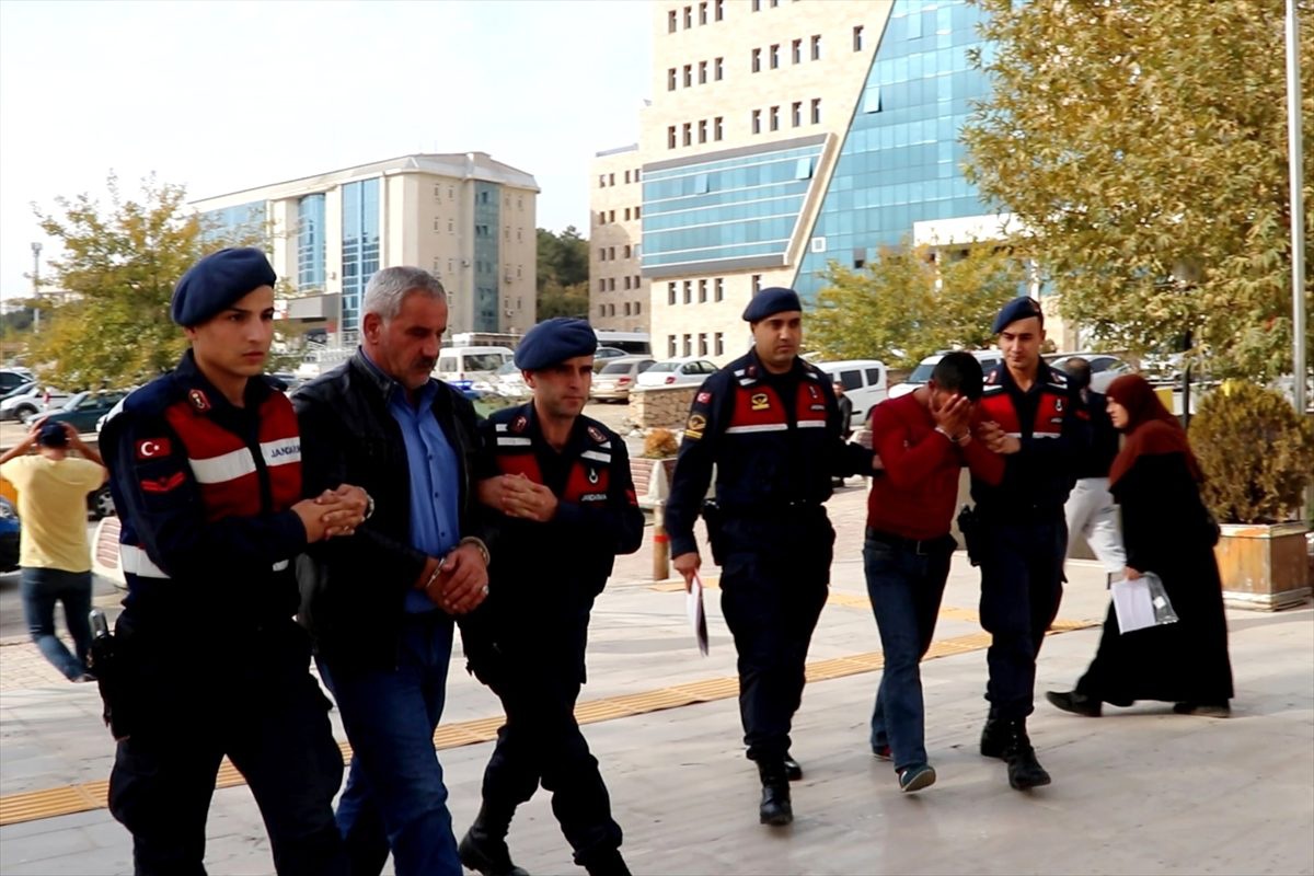 Elazığ\'da suçüstü yakalanan 2 hırsızlık zanlısı tutuklandı