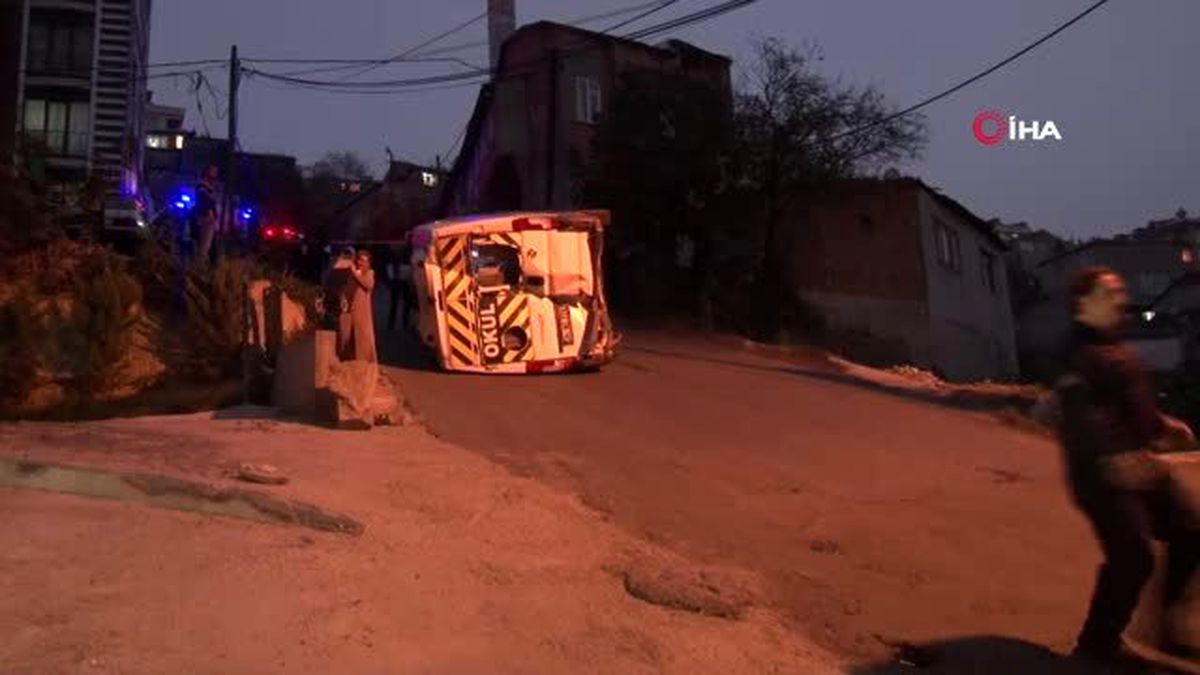 Eyüpsultan\'da okul servisi devrildi: 7 yaralı