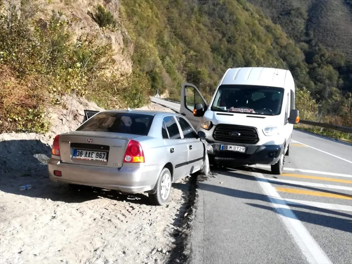 Giresun\'da iki trafik kazasında 5 kişi yaralandı